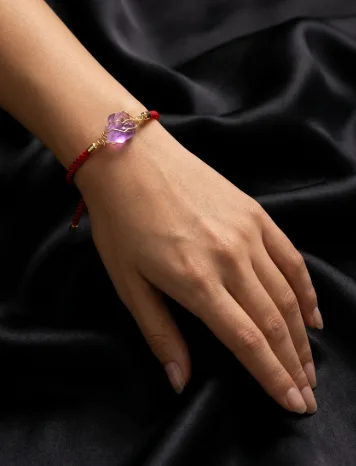 Pulsera de amatista con cordón rojo