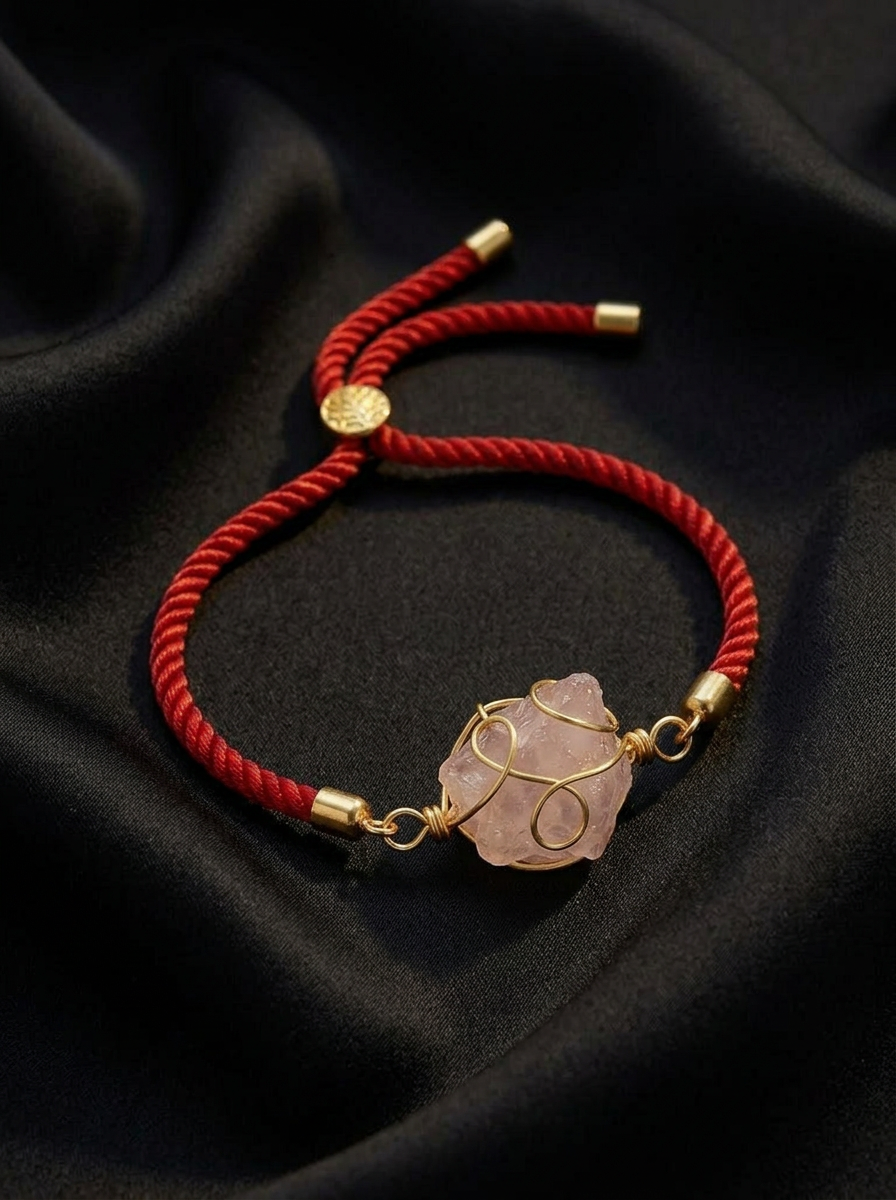 Pulsera de cuarzo rosa con cordón rojo