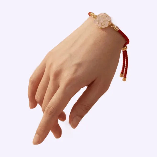 Pulsera de cuarzo rosa con cordón rojo